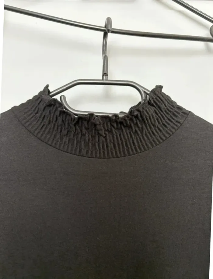 Petite Robe noire à col montant Zara S - photo numéro 3