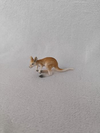 Bébé kangourou Schleich