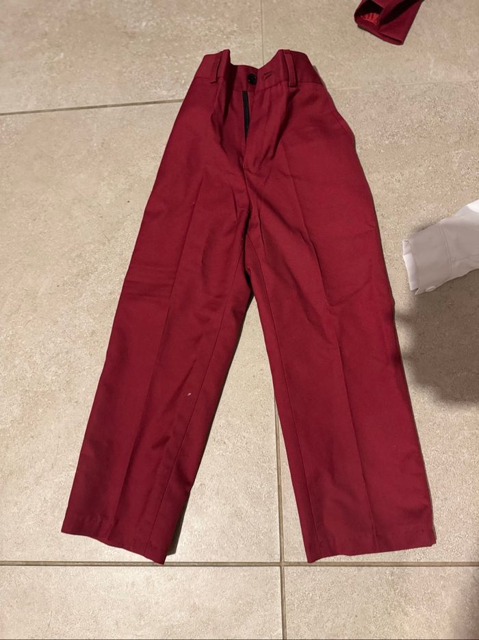 Costume 4 ans rouge bordeaux, 4 pièces avec gilet et épaulettes, parfait pour mariage ou cérémonie ! - photo numéro 4