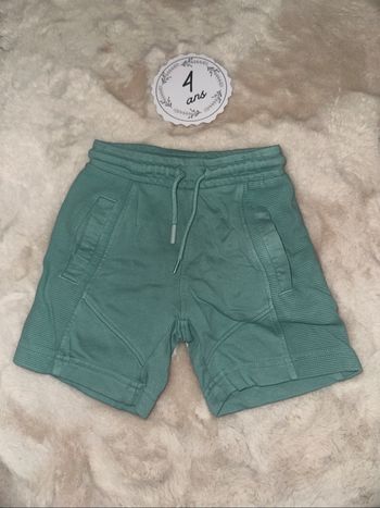 Short 4 ans