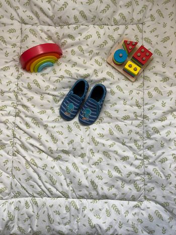 chaussons bleu et blanc taille 23 tooti