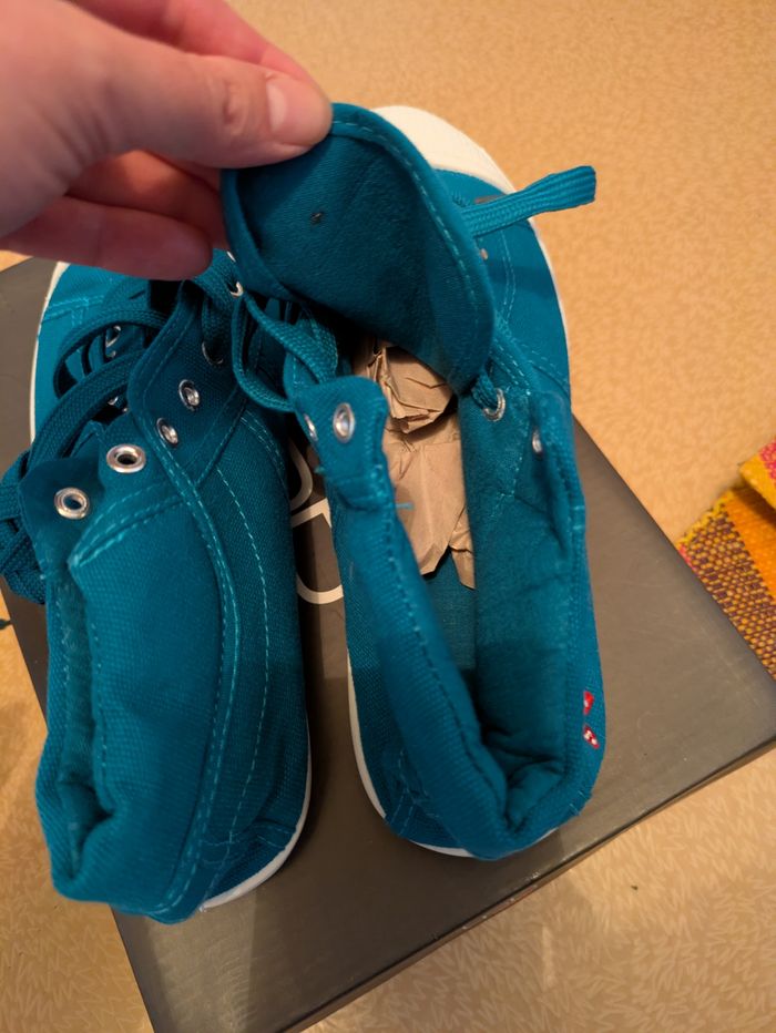 Tennis bleu turquoise neuve thème fraise - photo numéro 4