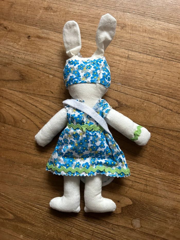 Petite peluche lapin - photo numéro 2