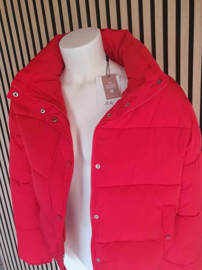 Magnifique doudoune rouge JDY 😍 - photo numéro 2