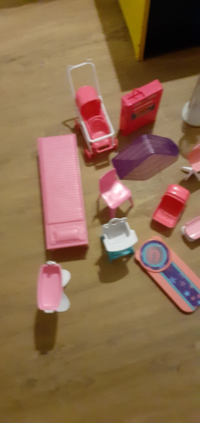 Gros lot barbies toutes les accessoires plus 25 barbies 6 Ken et bébé et ados - photo numéro 3