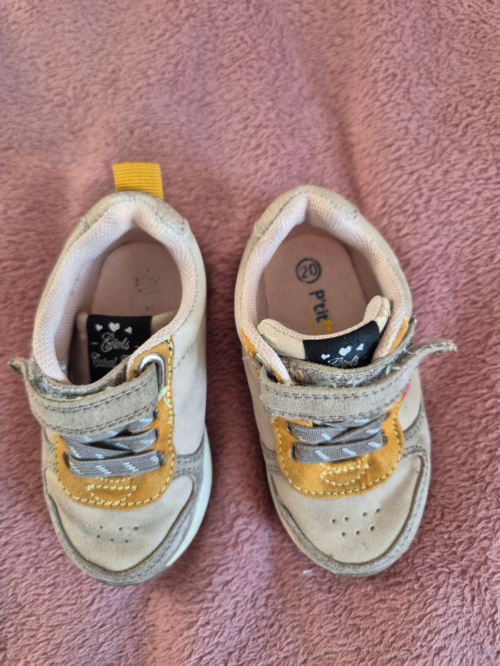 Paire de baskets taille 20. - photo numéro 2