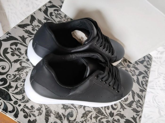 Sublimes baskets femme grosses semelles pointure 37 - photo numéro 6