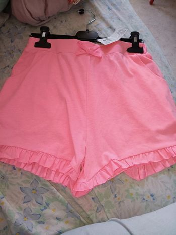 Short léger 14 ans in extenso  avec étiquette  à 2 poches