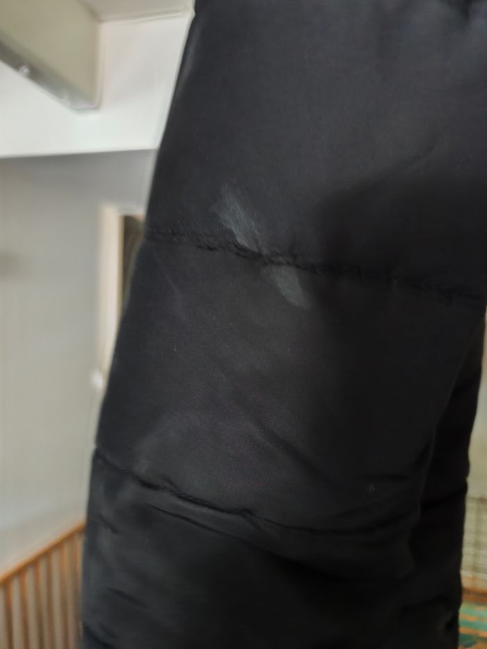 Blouson noir avec capuche en fourrure - photo numéro 4