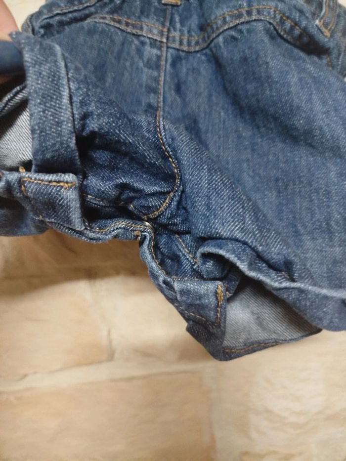 Salopette short en jean pour bébé de 12 mois - photo numéro 3