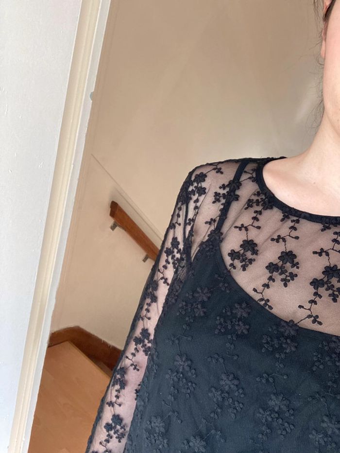 Tee shirt noir à dentelle - photo numéro 5