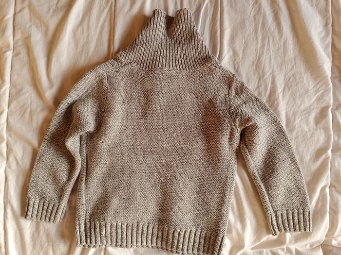 Pull gris avec torsades