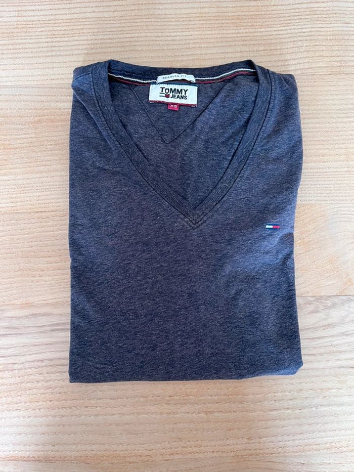 T-shirt gris col V Tommy XS - photo numéro 3