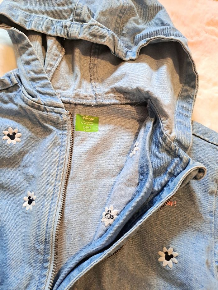 🩵 Veste en jeans a capuche Disney Minnie taille 8 ans 🩵 - photo numéro 3