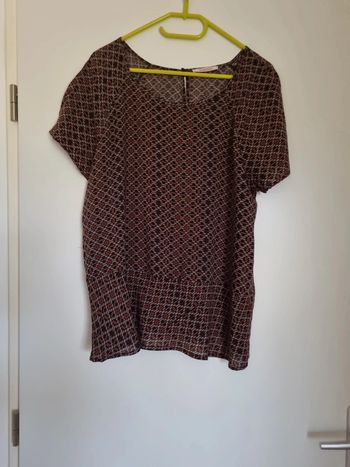 Blouse marron avec motifs manches courtes