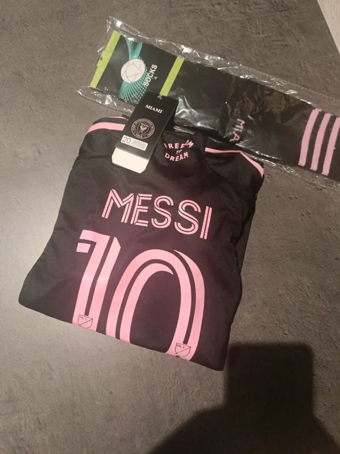 Tenue foot Léo Messi Inter Miami noir/rose t.20 - photo numéro 4