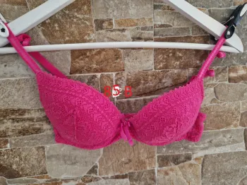 1 soutien-gorge rose taille 85 B marque ETAM