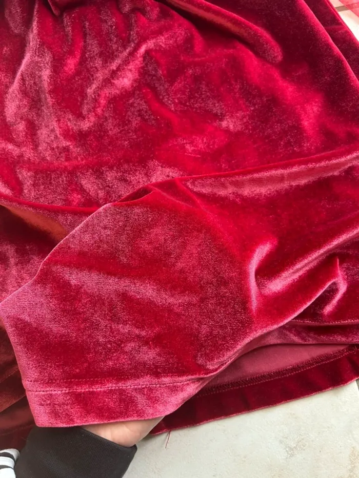Robe en velours et dentelle - photo numéro 3