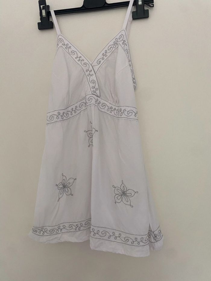 Haut blanc broderie - photo numéro 2
