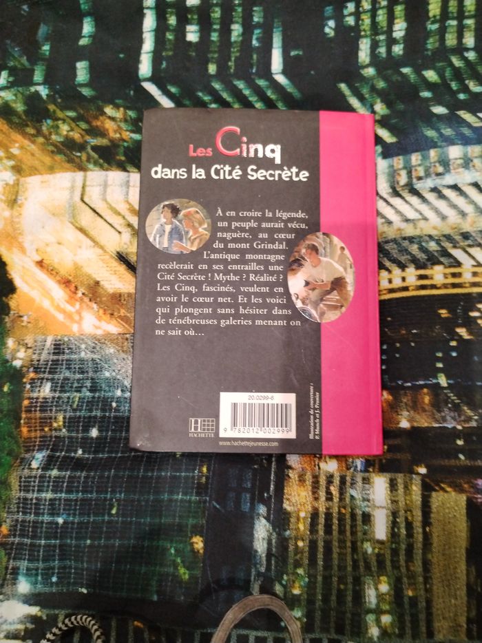 livre les cinq dans la cité secrète - photo numéro 4