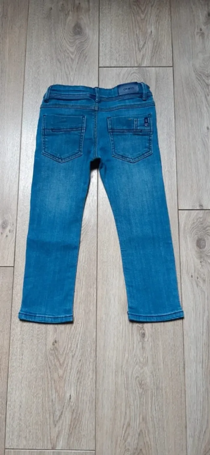 Pantalon jeans "regular" okaidi bleu 3 ans en très bon état - photo numéro 2