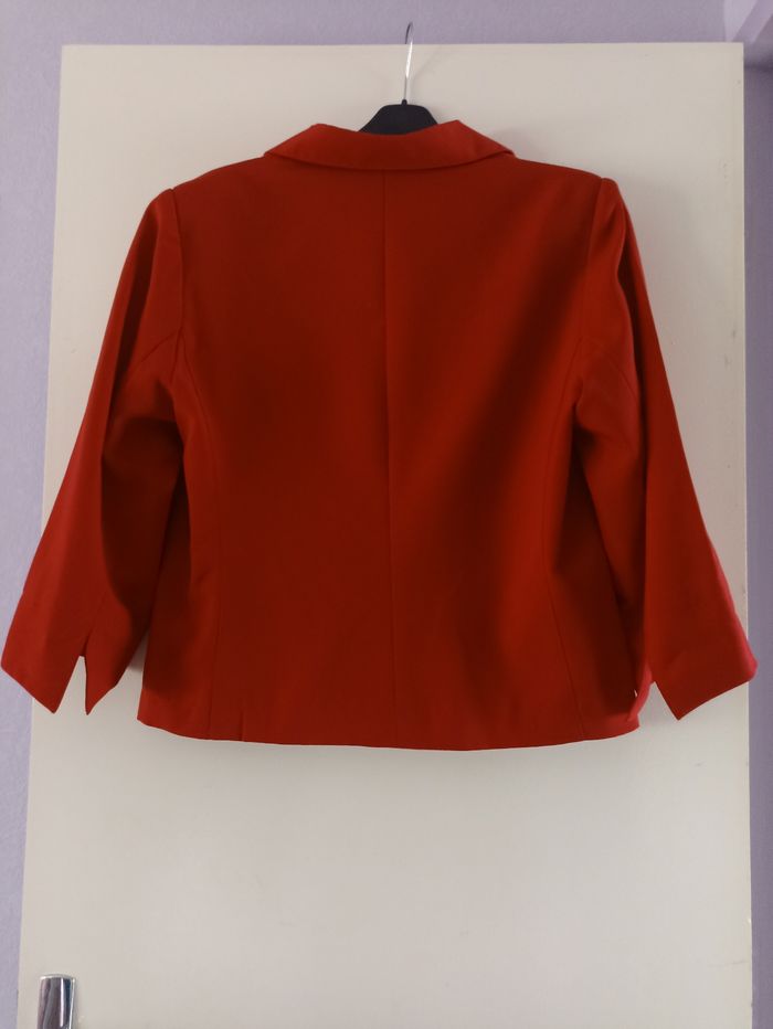 Tailleur rouge - photo numéro 2