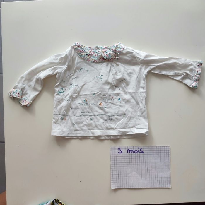 Lot bodies, T shirt manches longues , gilet 3 mois - photo numéro 9