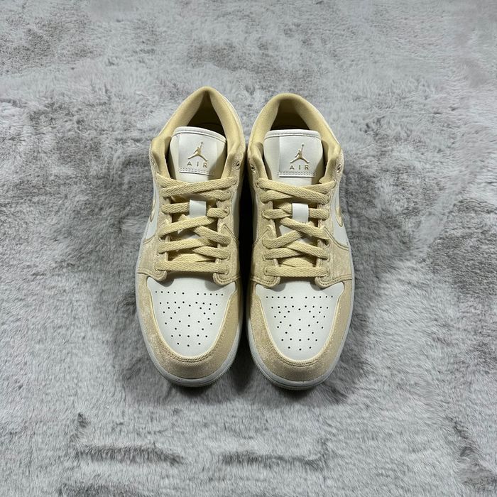 Nike Air Jordan 1 Low SE « Team Gold/Sail » pointure 42 - photo numéro 3
