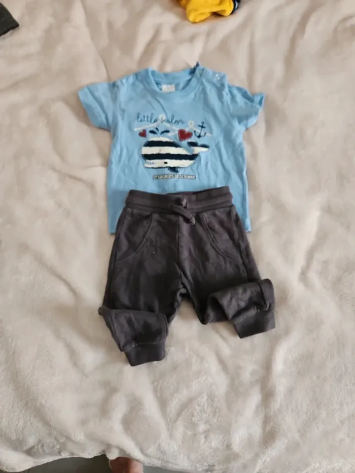 Ensemble jogging Tee-shirt 6 mois - photo numéro 2
