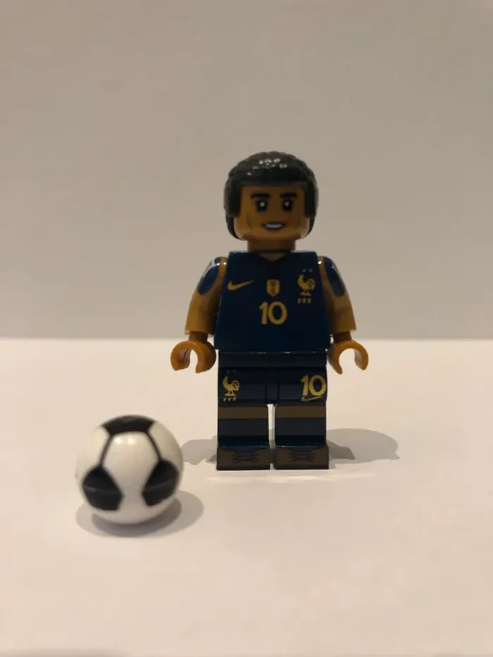 Figurine type lego Killian M’bappé en équipe de France . Footballeur
