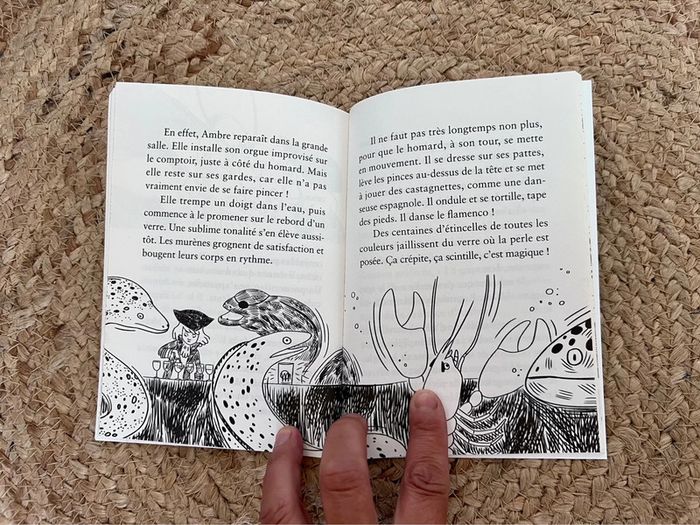 Livre Ambre et son dauphin magique , au secours des poissons lune - photo numéro 5