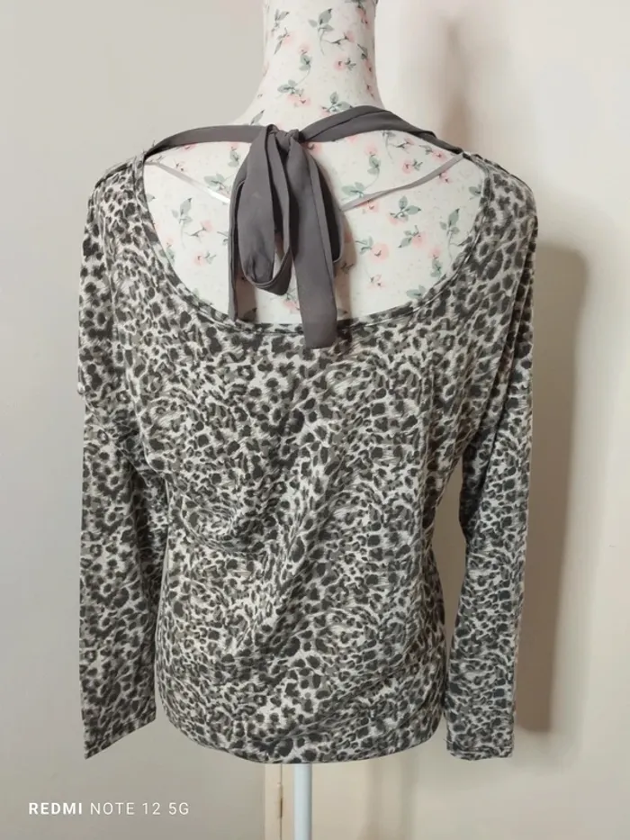 Jolie blouse Léopard taille M - photo numéro 3