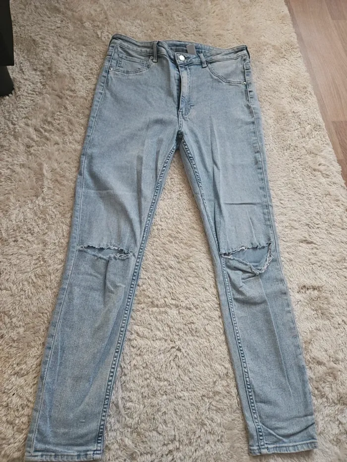 Jean skinny troué - photo numéro 3