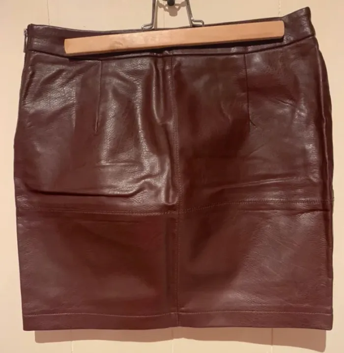 Jupe courte en simili cuir bordeaux - Camaïeu - photo numéro 3