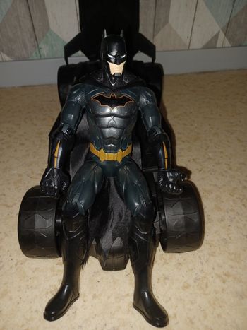 Voiture et figurine batman