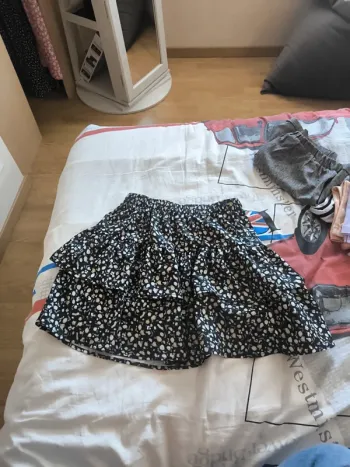 Jupe noir à fleurs