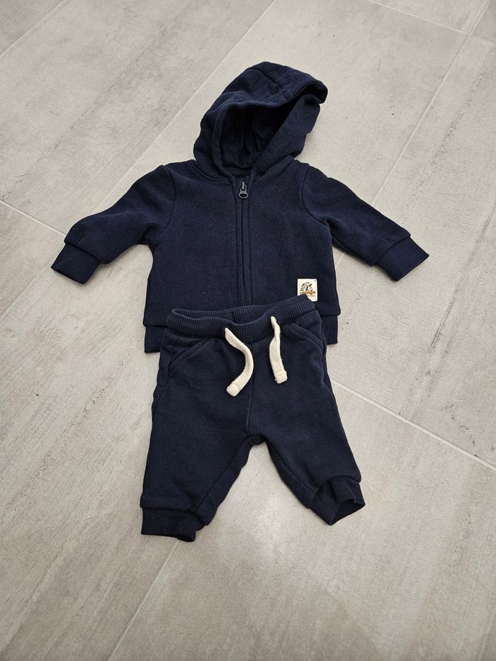 Ensemble jogging - photo numéro 2