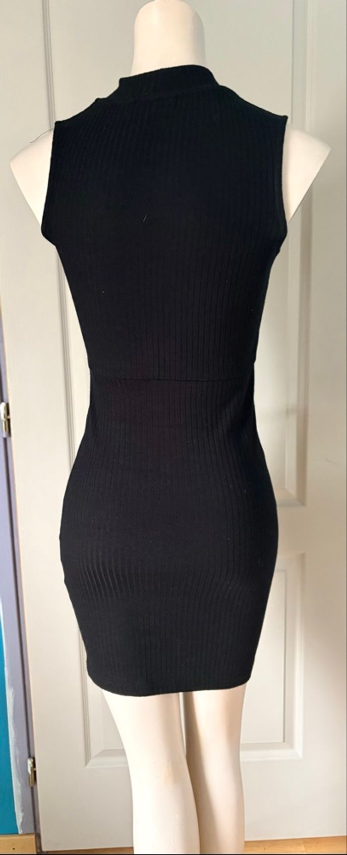 Robe moulante Jennyfer – Taille S – Noir – TBE - photo numéro 2