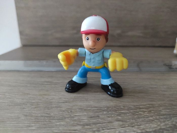 Petite figurine many et ses outils