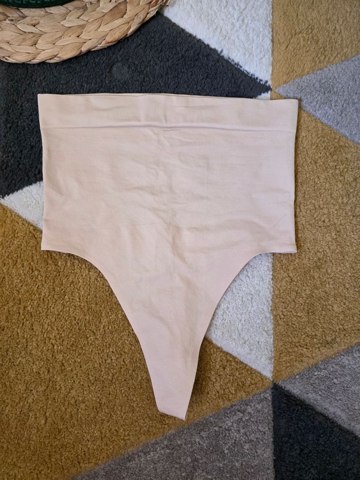 Gaine string neuve Primark taille s - photo numéro 2