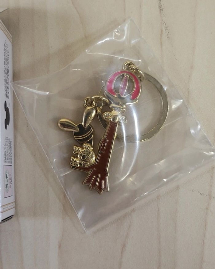 Porte-clefs Kingdom hearts Ichibankuji Keyblade "Second Memory" : Winnie l'ourson - photo numéro 2