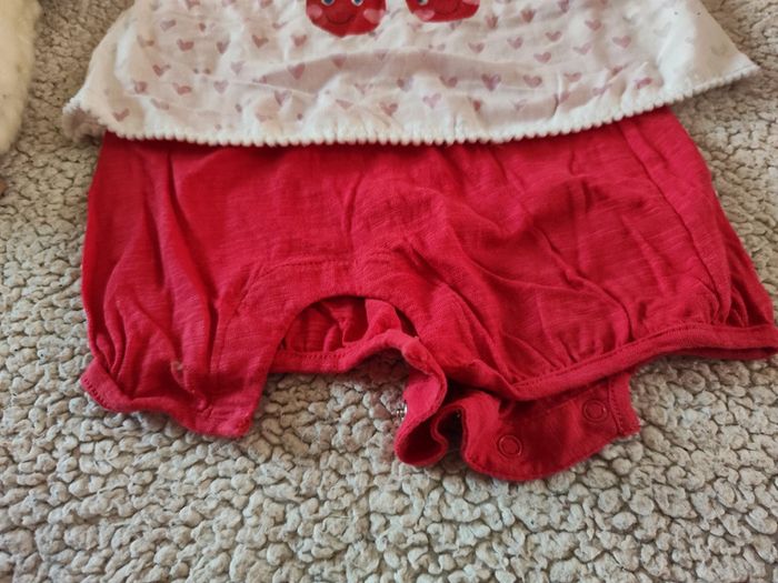 Combi short cerise 🍒 18 mois - photo numéro 3