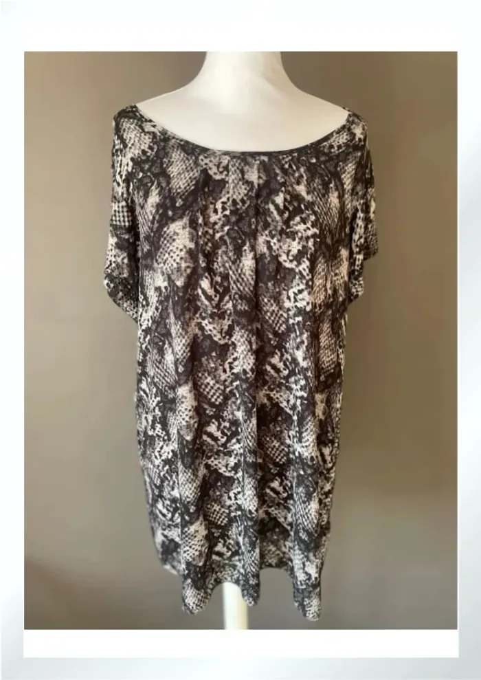Robe à clous avec motifs - photo numéro 2