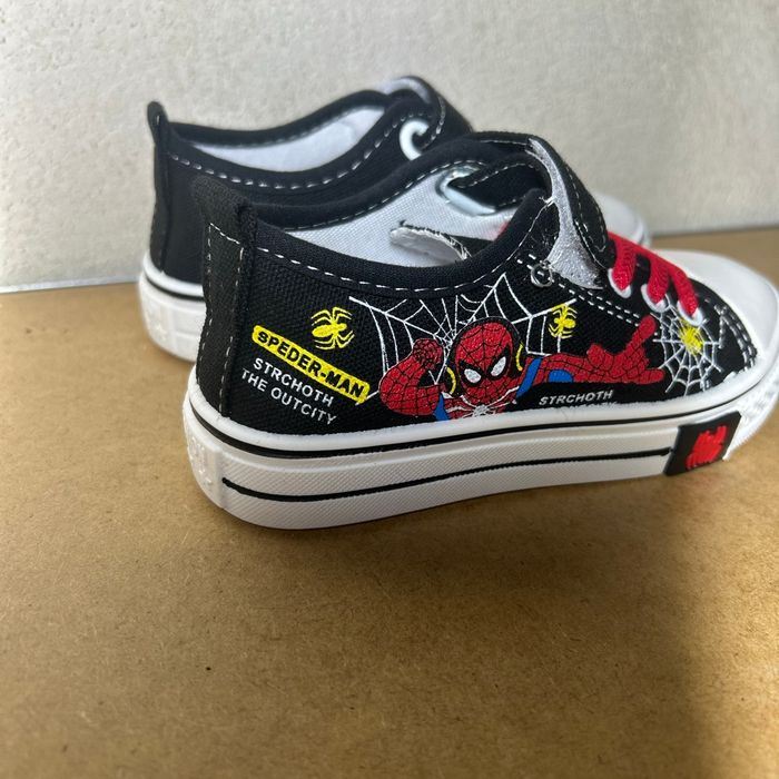 Basket en toile Spiderman taille 26 - photo numéro 2