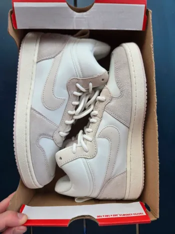 Nike court borough mid creme beige taille 37,5 neuves