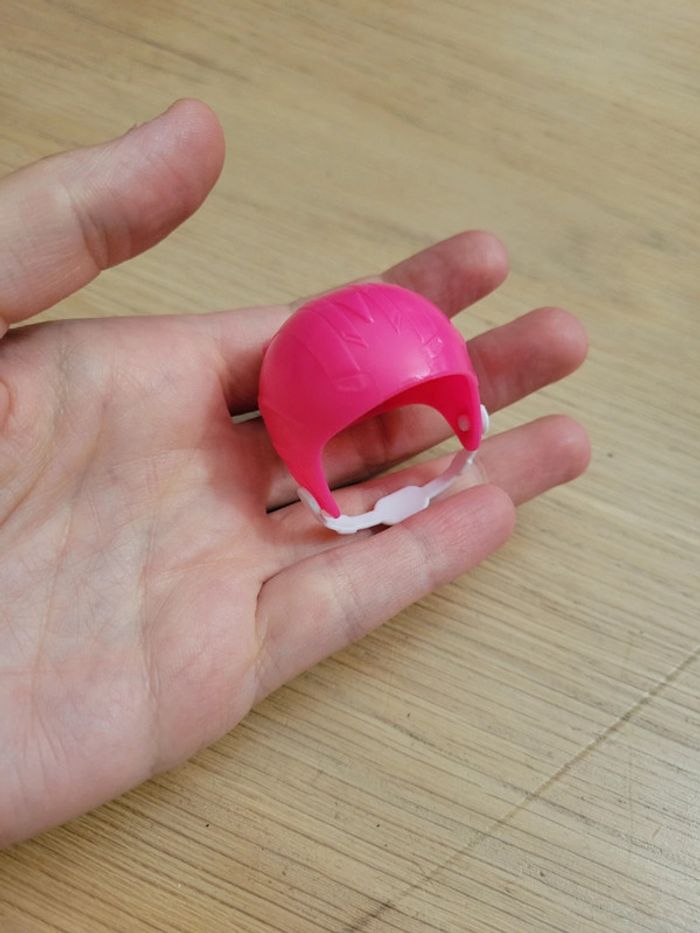 Jouet casque moto pour poupée type barbie rose et blanc - photo numéro 3