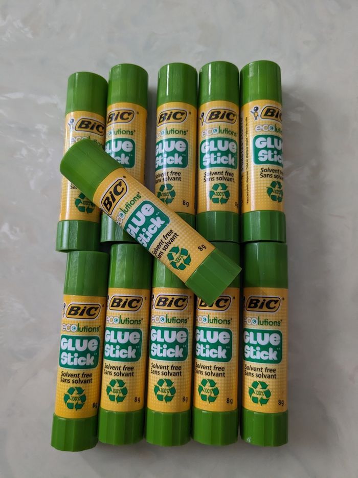Lot de 11 bâtonnets de colle Bic  blanche sans solvant Glue Stick. 8grs - photo numéro 3