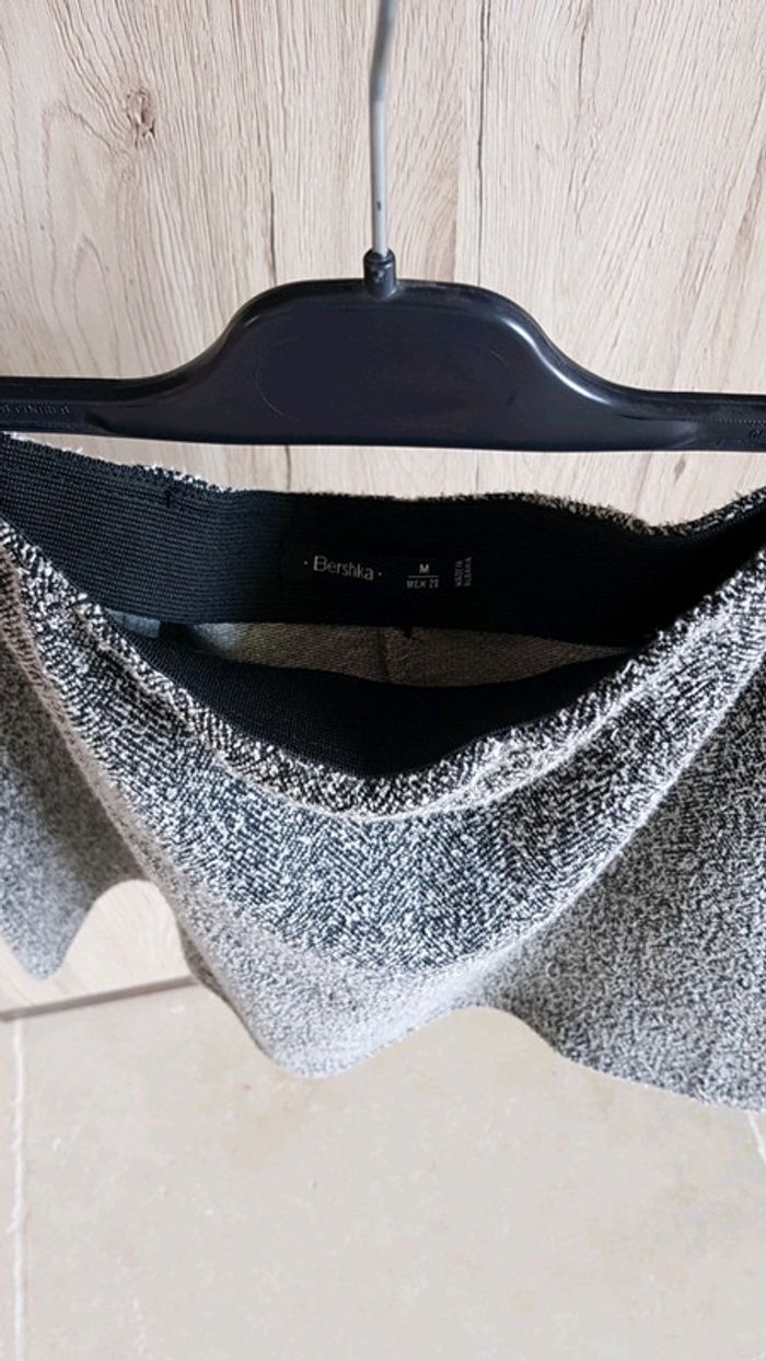 Mini-jupe grise - photo numéro 3