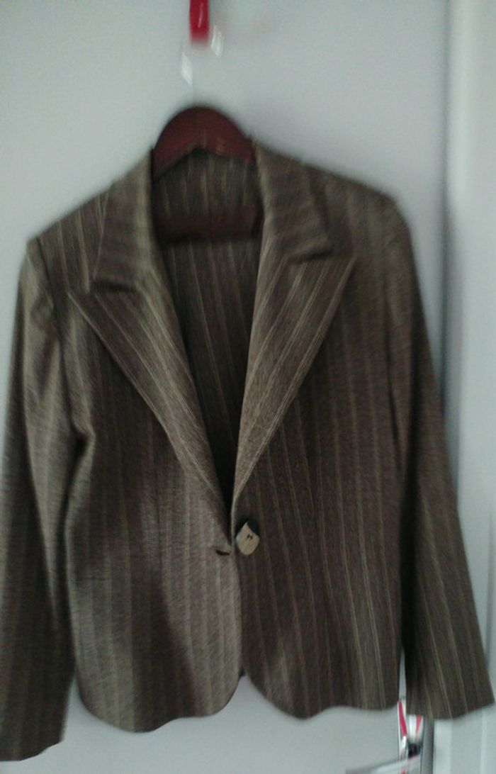 Tailleur avec pantalon - photo numéro 2