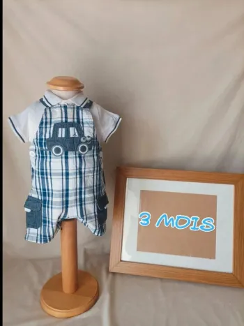 Ensemble polo blanc et salopette à carreaux garçon 3 mois